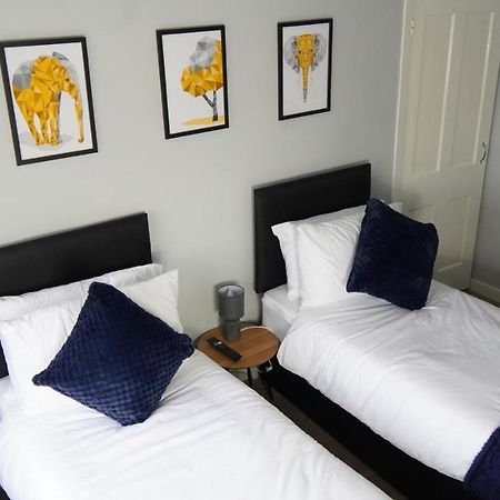 Portobello House - Four Bedroom House perfect for CONTRACTORS - Sleeps 6 - FREE parking Wolverhampton Esterno foto