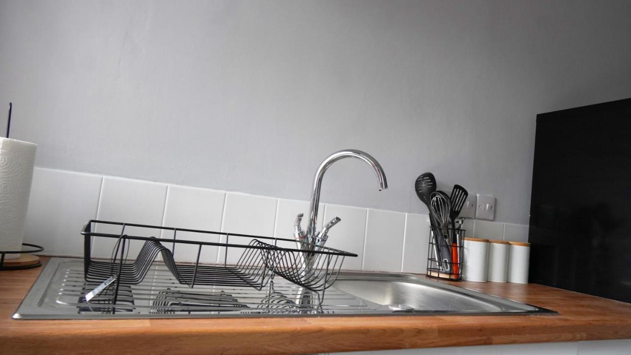 Portobello House - Four Bedroom House perfect for CONTRACTORS - Sleeps 6 - FREE parking Wolverhampton Esterno foto