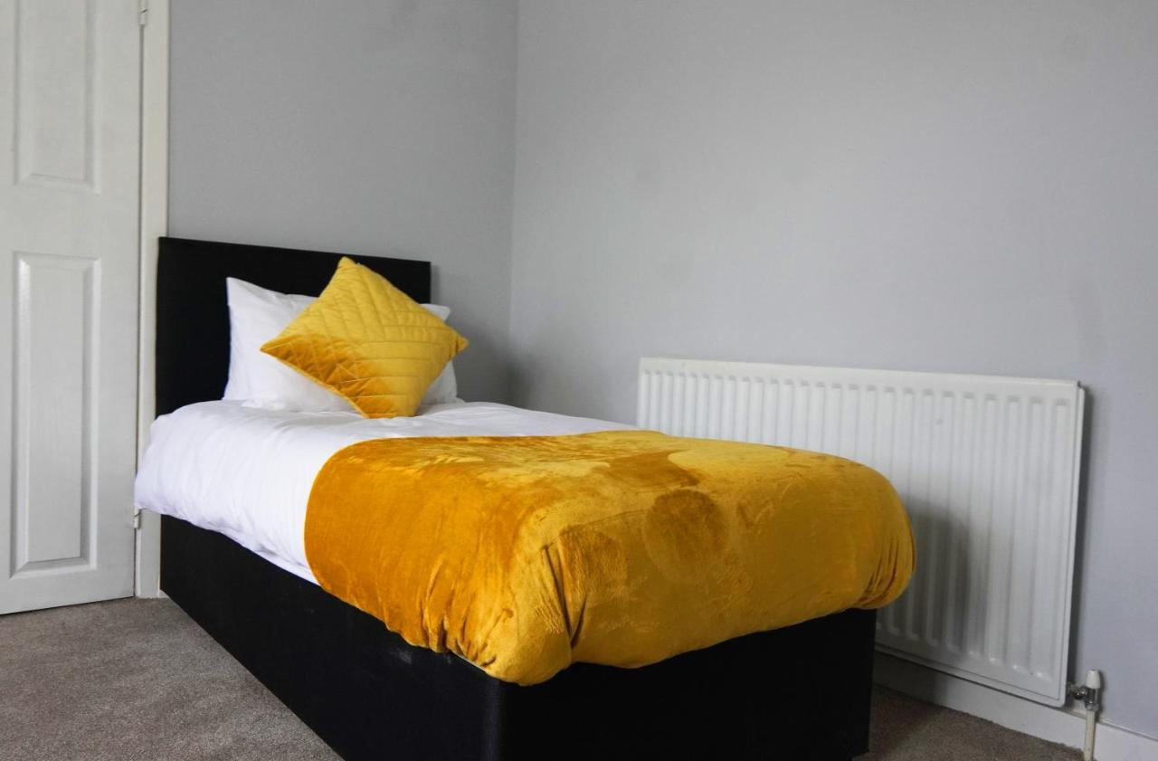 Portobello House - Four Bedroom House perfect for CONTRACTORS - Sleeps 6 - FREE parking Wolverhampton Esterno foto