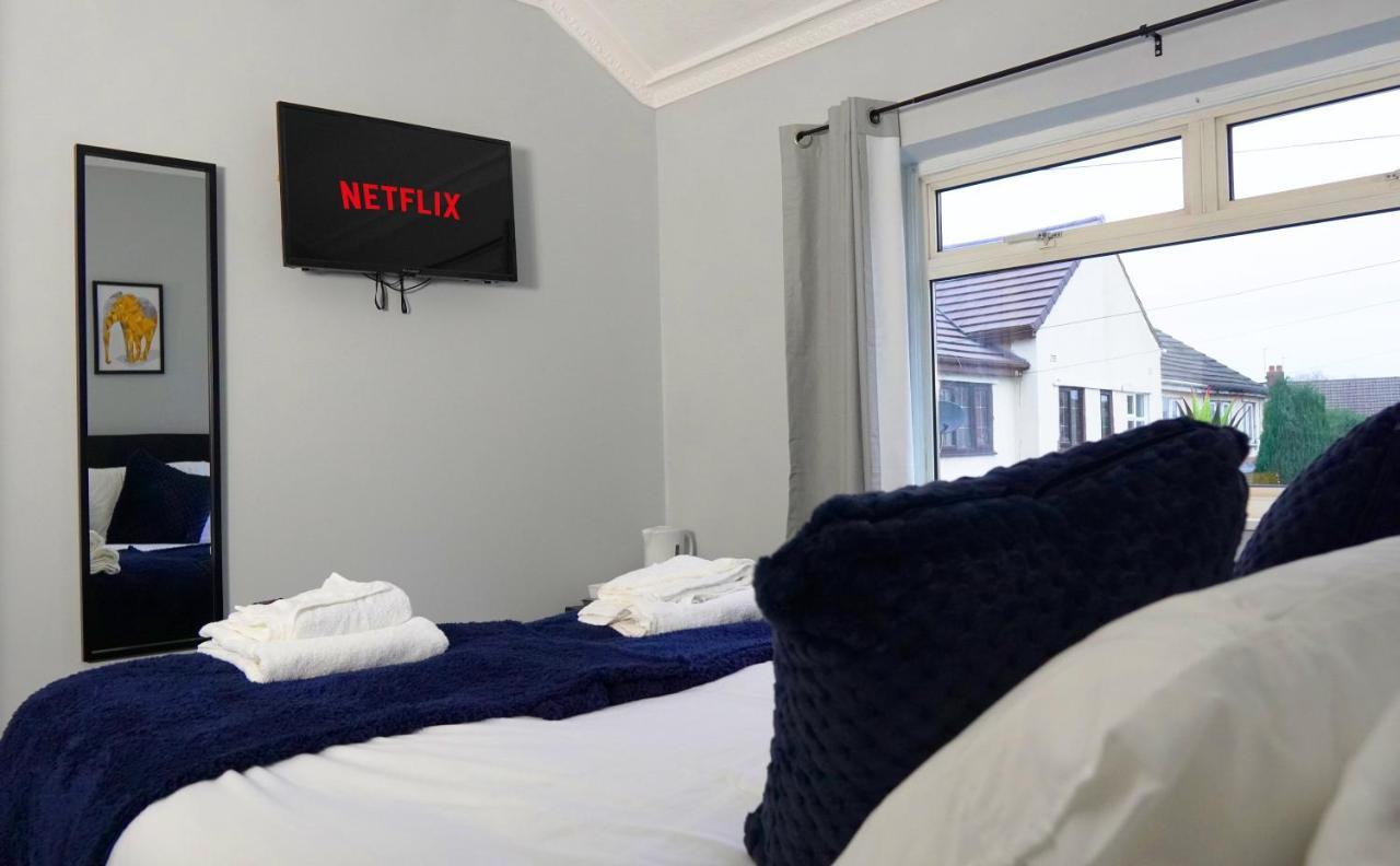 Portobello House - Four Bedroom House perfect for CONTRACTORS - Sleeps 6 - FREE parking Wolverhampton Esterno foto