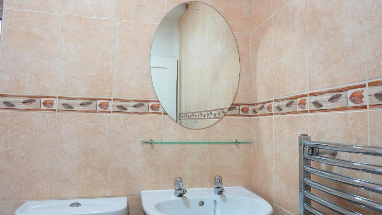 Portobello House - Four Bedroom House perfect for CONTRACTORS - Sleeps 6 - FREE parking Wolverhampton Esterno foto