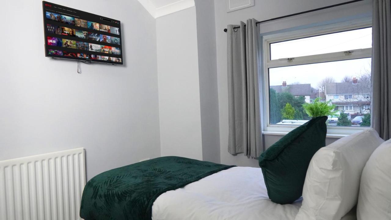 Portobello House - Four Bedroom House perfect for CONTRACTORS - Sleeps 6 - FREE parking Wolverhampton Esterno foto