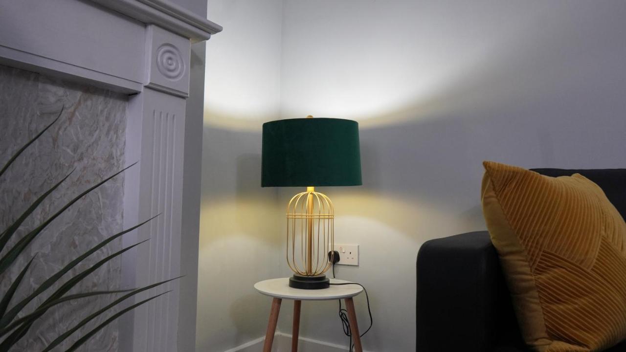 Portobello House - Four Bedroom House perfect for CONTRACTORS - Sleeps 6 - FREE parking Wolverhampton Esterno foto