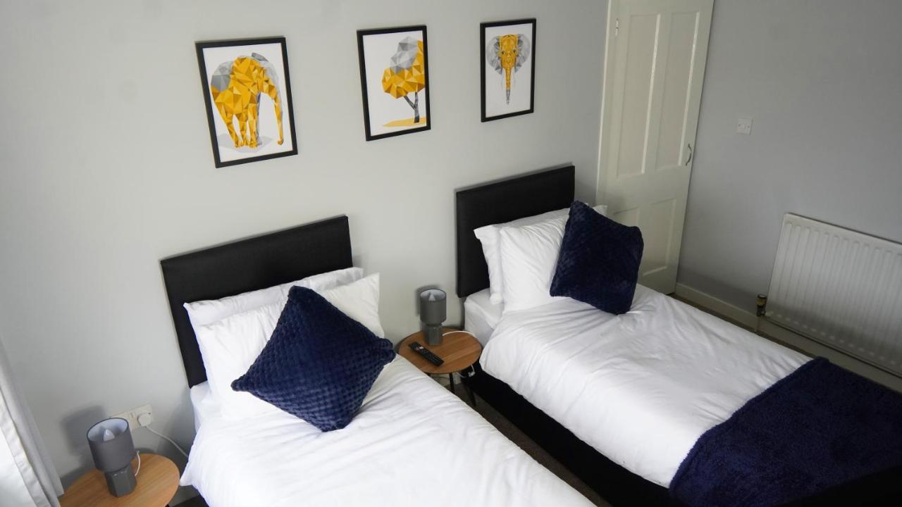 Portobello House - Four Bedroom House perfect for CONTRACTORS - Sleeps 6 - FREE parking Wolverhampton Esterno foto