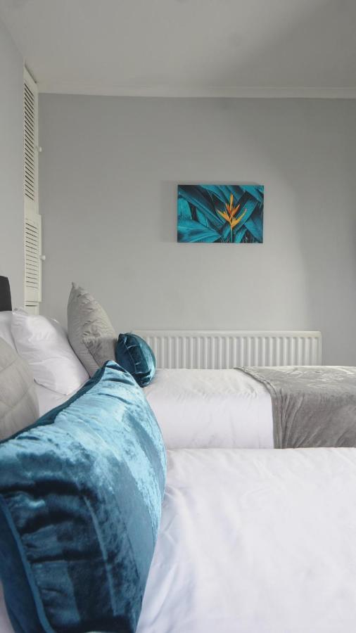 Portobello House - Four Bedroom House perfect for CONTRACTORS - Sleeps 6 - FREE parking Wolverhampton Esterno foto