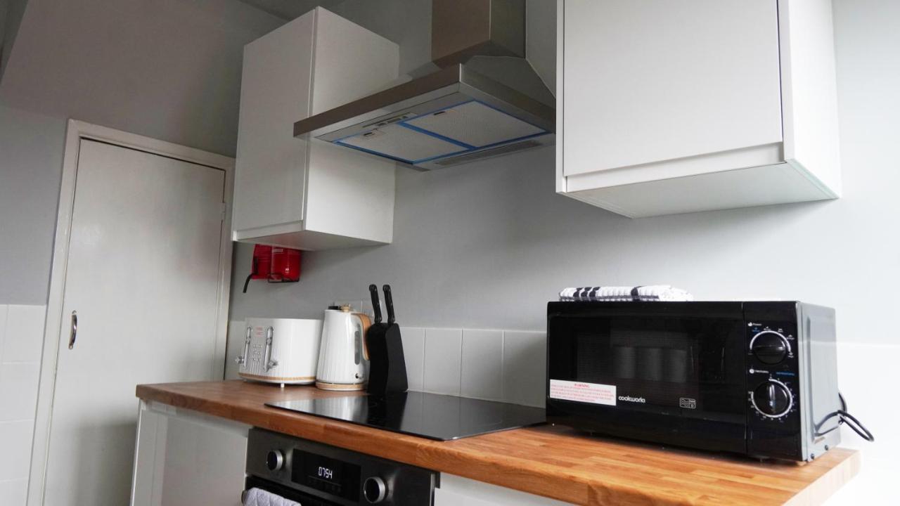 Portobello House - Four Bedroom House perfect for CONTRACTORS - Sleeps 6 - FREE parking Wolverhampton Esterno foto