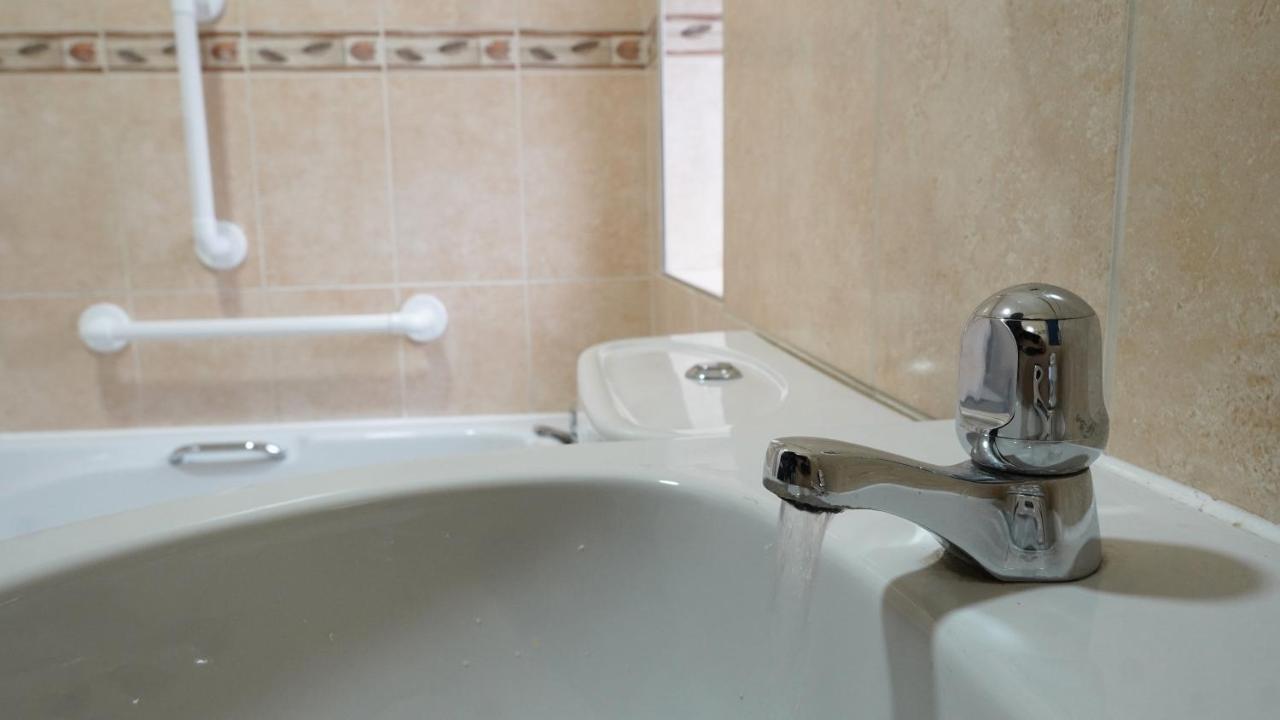 Portobello House - Four Bedroom House perfect for CONTRACTORS - Sleeps 6 - FREE parking Wolverhampton Esterno foto