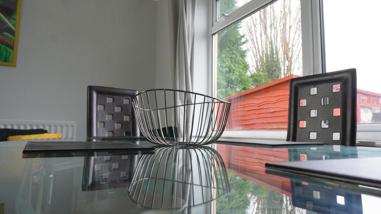Portobello House - Four Bedroom House perfect for CONTRACTORS - Sleeps 6 - FREE parking Wolverhampton Esterno foto