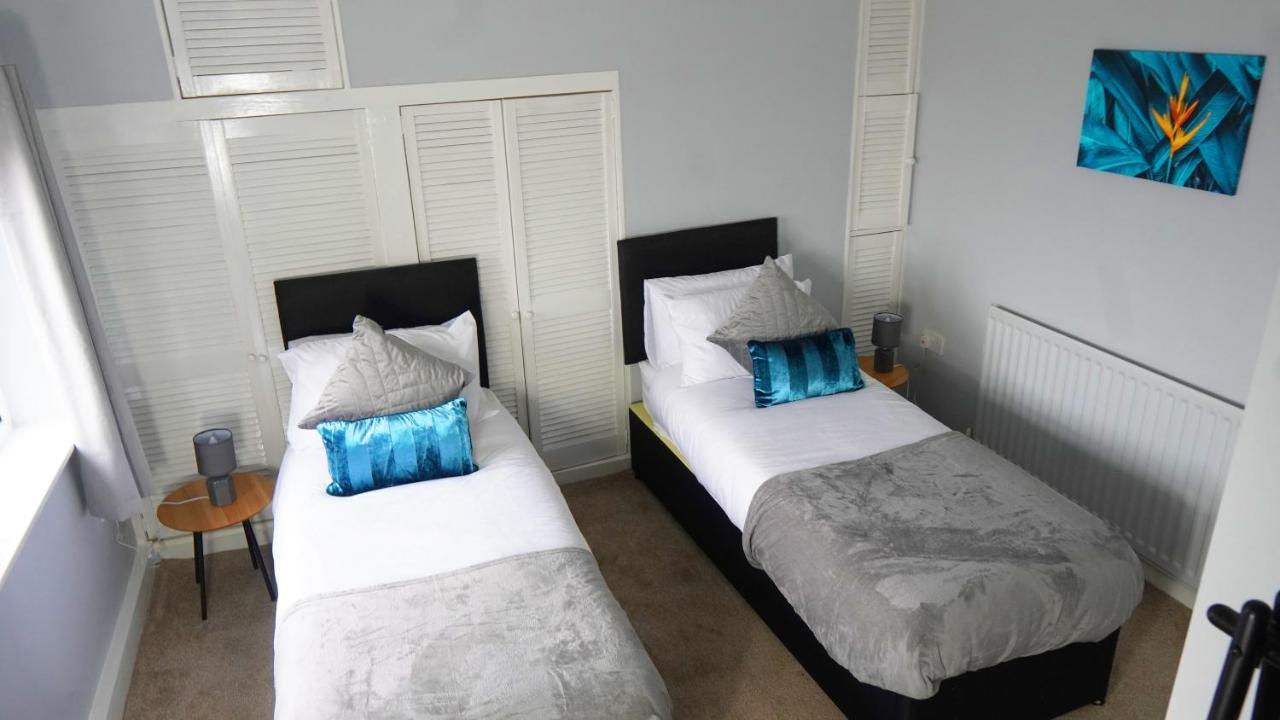 Portobello House - Four Bedroom House perfect for CONTRACTORS - Sleeps 6 - FREE parking Wolverhampton Esterno foto