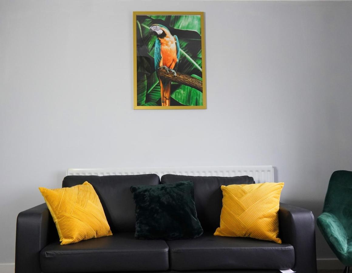 Portobello House - Four Bedroom House perfect for CONTRACTORS - Sleeps 6 - FREE parking Wolverhampton Esterno foto