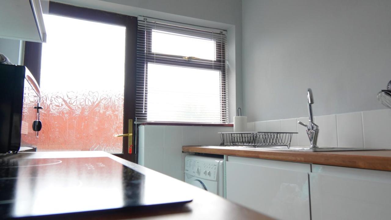 Portobello House - Four Bedroom House perfect for CONTRACTORS - Sleeps 6 - FREE parking Wolverhampton Esterno foto