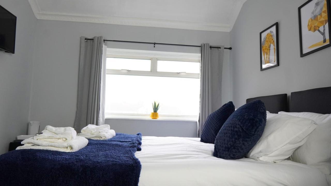 Portobello House - Four Bedroom House perfect for CONTRACTORS - Sleeps 6 - FREE parking Wolverhampton Esterno foto