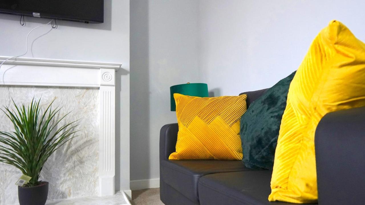 Portobello House - Four Bedroom House perfect for CONTRACTORS - Sleeps 6 - FREE parking Wolverhampton Esterno foto