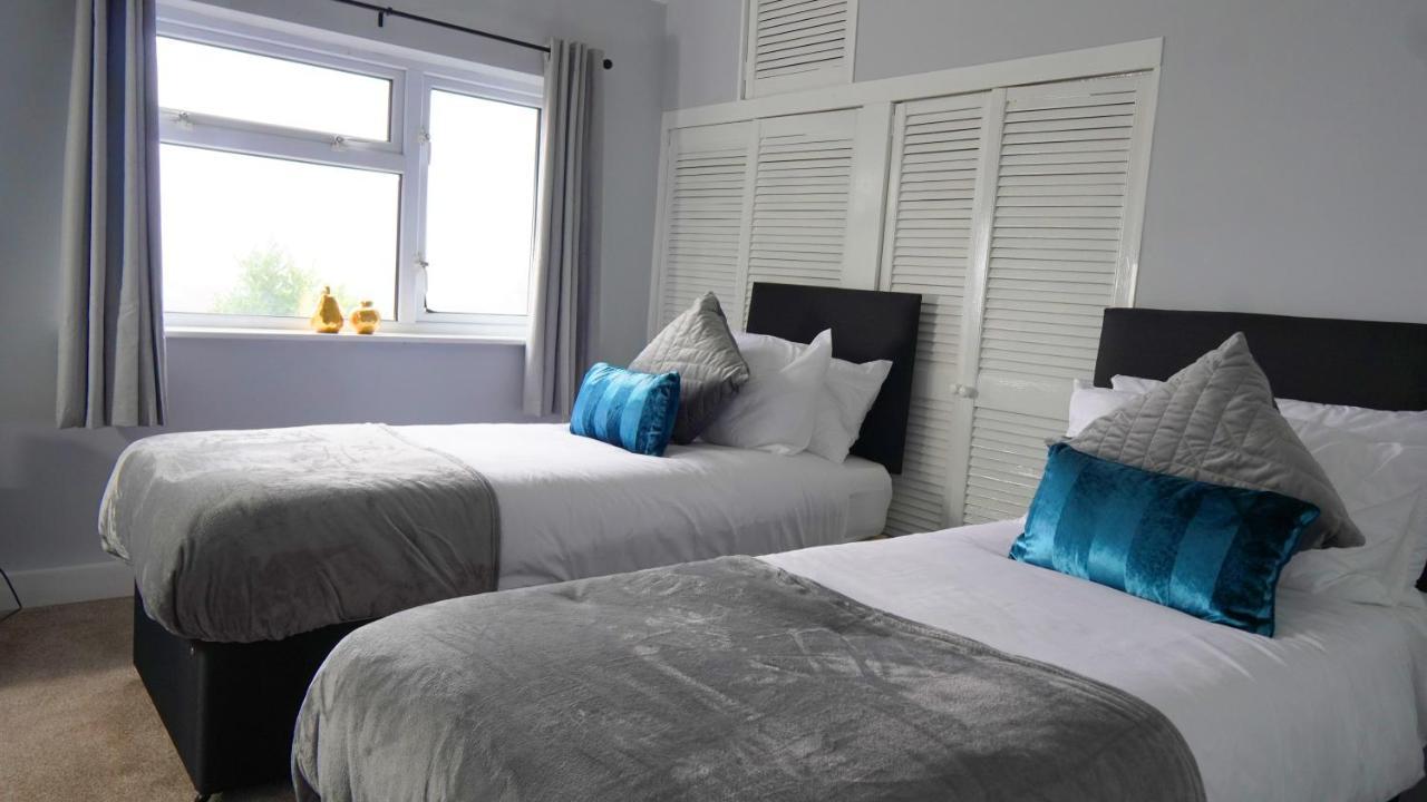 Portobello House - Four Bedroom House perfect for CONTRACTORS - Sleeps 6 - FREE parking Wolverhampton Esterno foto