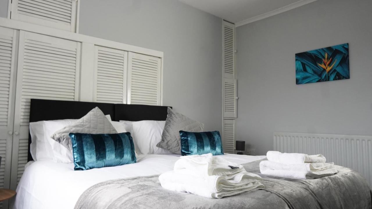 Portobello House - Four Bedroom House perfect for CONTRACTORS - Sleeps 6 - FREE parking Wolverhampton Esterno foto