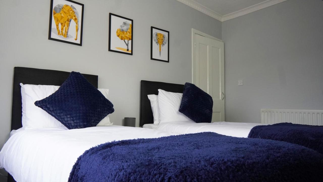 Portobello House - Four Bedroom House perfect for CONTRACTORS - Sleeps 6 - FREE parking Wolverhampton Esterno foto