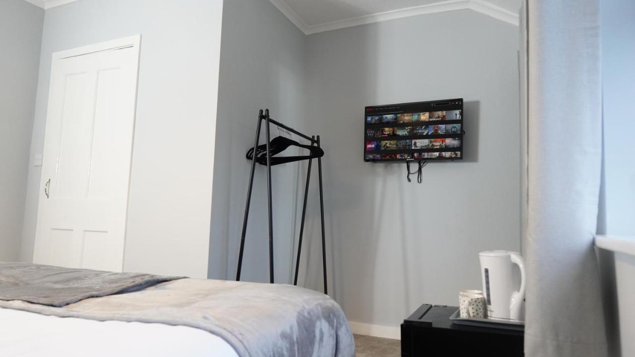 Portobello House - Four Bedroom House perfect for CONTRACTORS - Sleeps 6 - FREE parking Wolverhampton Esterno foto