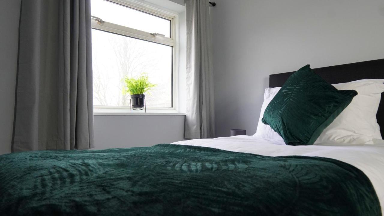Portobello House - Four Bedroom House perfect for CONTRACTORS - Sleeps 6 - FREE parking Wolverhampton Esterno foto