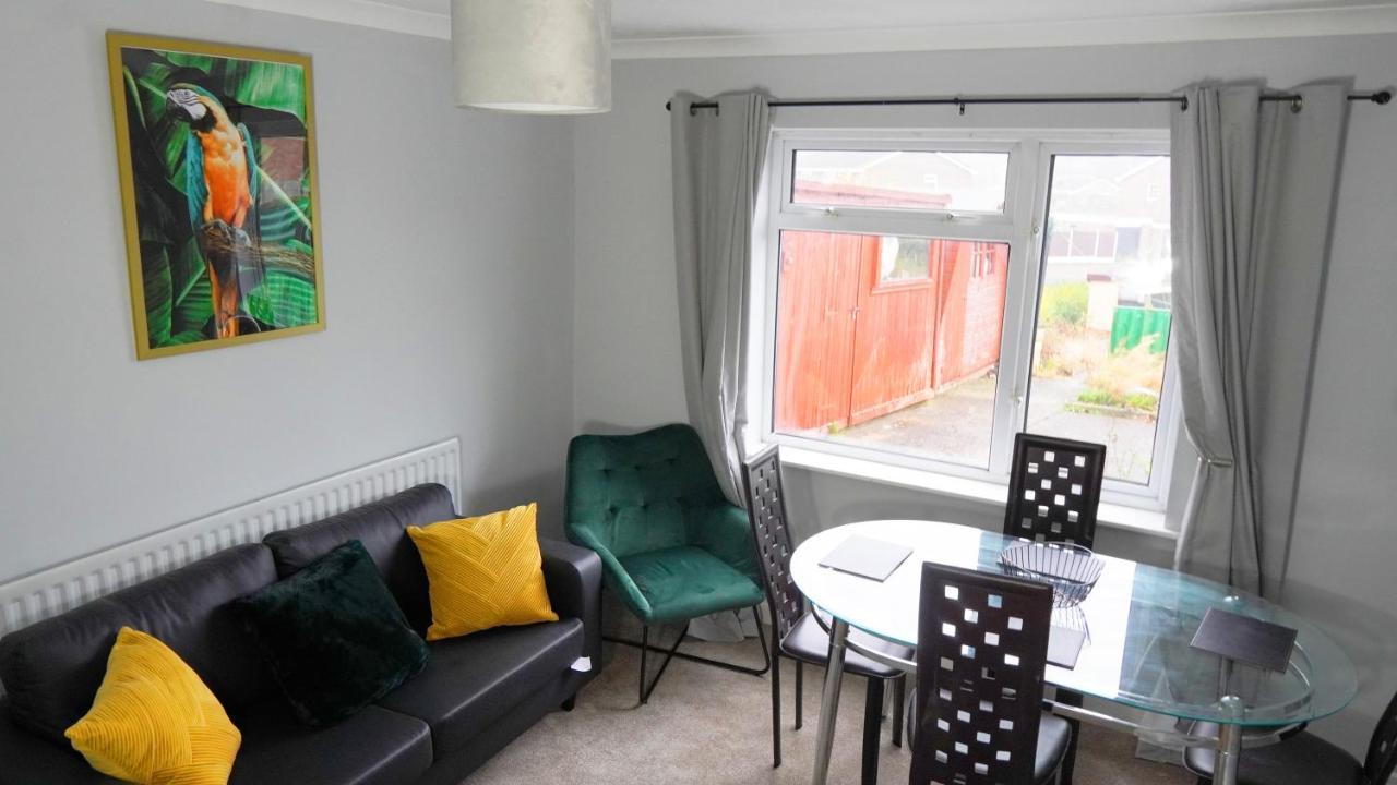 Portobello House - Four Bedroom House perfect for CONTRACTORS - Sleeps 6 - FREE parking Wolverhampton Esterno foto