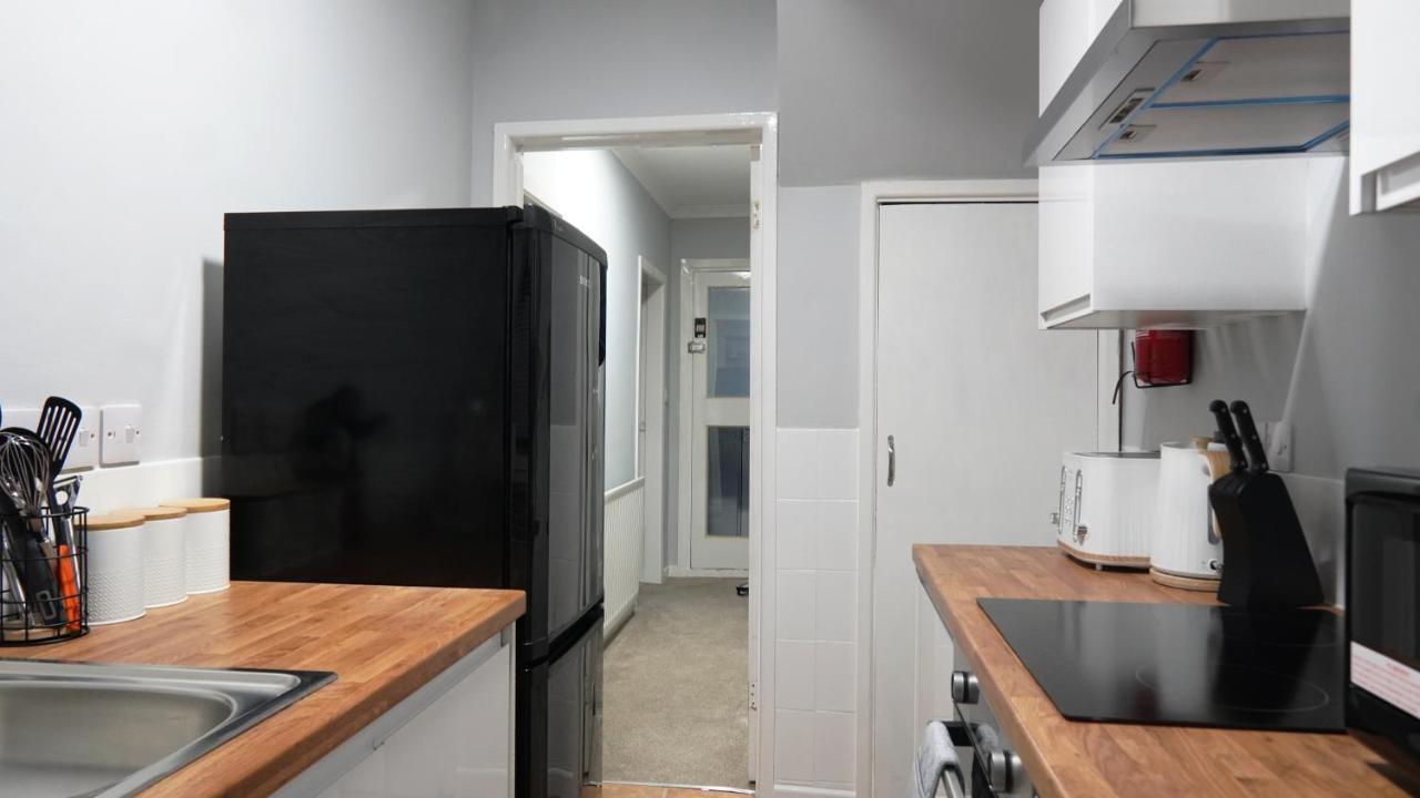 Portobello House - Four Bedroom House perfect for CONTRACTORS - Sleeps 6 - FREE parking Wolverhampton Esterno foto