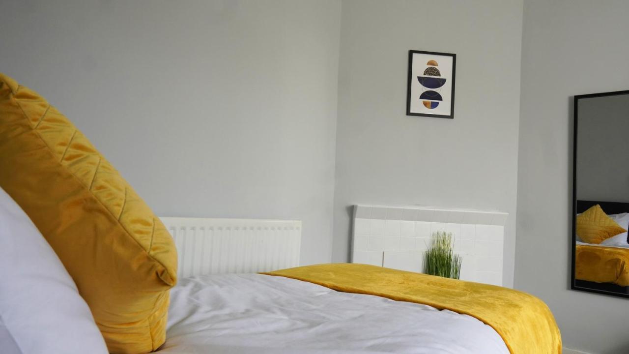 Portobello House - Four Bedroom House perfect for CONTRACTORS - Sleeps 6 - FREE parking Wolverhampton Esterno foto
