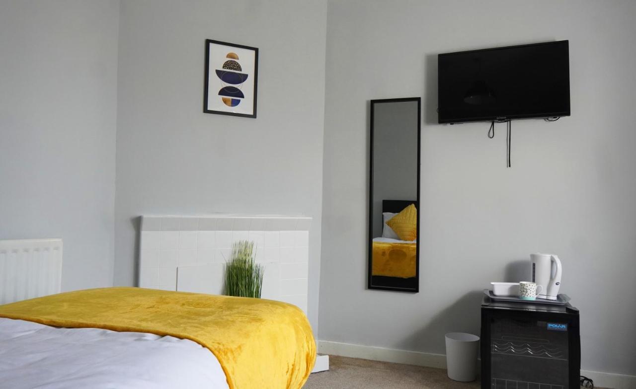 Portobello House - Four Bedroom House perfect for CONTRACTORS - Sleeps 6 - FREE parking Wolverhampton Esterno foto