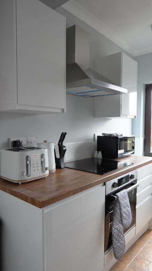 Portobello House - Four Bedroom House perfect for CONTRACTORS - Sleeps 6 - FREE parking Wolverhampton Esterno foto